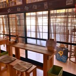 まんがい家 - 店内。