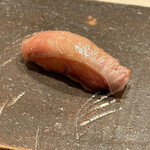 登喜和鮨 - 佐渡産寒ブリの腹と背のミルフィーユ