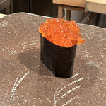 登喜和鮨 - 先程のイクラ　生で軍艦