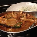 カルダモン． - 赤唐辛子のタイ風レッドカレー