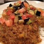 カルダモン． - ナス、トマト入りキーマカレー