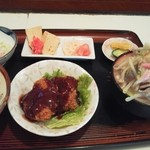 しげみ食堂 - ２ヶ月ぶりくらいに訪問チキンカツ頂きました。
      平成25年7.8月は、お休みされるようです。今のうちと思い、食しました(*´ω｀*)