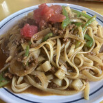 Sekiya Supagethi - カレーミートは特別に平打ち麺使用。
                きっとカレー様とよく絡まるようにでせう。