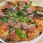 ツバキ キッチン - イタリアンプロシュートのサラダピッツァ