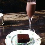 Akaneya Coffee Ten Ekimae Ten - つめたいココアと「高いがうまいお菓子」