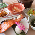 Sapporo Gorufu Kurabu - 朝食　和定食　焼き魚は串に刺して丁寧に焼いてます