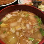 田吾作 - 味噌汁は白菜がたっぷり具沢山