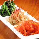 焼肉ダイニング 肉の方程式 - ナムル盛り合わせ