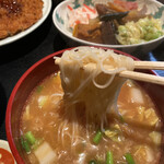 田吾作 - 味噌汁と思いきやにゅうめんが入ってる！