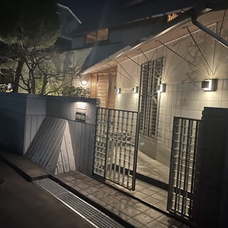 街の喧騒から離れた、大人の隠れ家