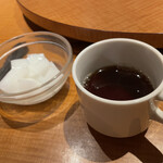 福招門 - セルフサービスの杏仁豆腐とコーヒー