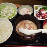 Neo Sakaba Kakurega - 自家製生もつ煮とトロロと刺身の和食御膳(990円)