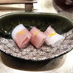 Nomikui Dokoro Teru - お通し550円。三浦大根の生ハム柚子のせ。シャキシャキの大根、しっとりとした生ハムの食感。柚子の香りのワンポイントがきいた丁寧なお料理