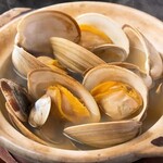 Sake-steamed clams and shallow clams