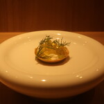 RISTORANTE IL NODO - 小さなタルト 天城のアマゴの黄金イクラ 発酵ジャガイモ