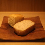 RISTORANTE IL NODO - 自家製のライ麦パンとフォカッチャ