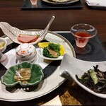 至善天遊 - グラスに食前のぶどう酢を注ぎました。赤富士みたい。