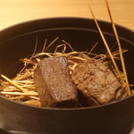 RISTORANTE IL NODO - 蝦夷豚ヒレ肉とオリーブ牛ランプが焼き上がった状態でのプレゼンテーション