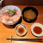 京すし - はーふ丼（かつをたたき ＆ かんぱち）　1,400円