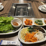 焼肉フランス人 - ナムル＆サンチュ＆キムチ盛り合わせ