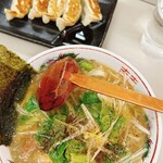 ラーメンショップ 椿 - ねぎセロリラーメン+餃子