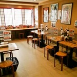 帰ってきた宮田麺児 - カウンター4席、テーブル席（4名）4席