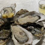 Oyster Bar Splendor - 生牡蠣と日本酒