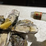 Oyster Bar Splendor - 生牡蠣のウィスキがけ