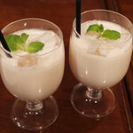 ガネーシュ - りんごのラッシー