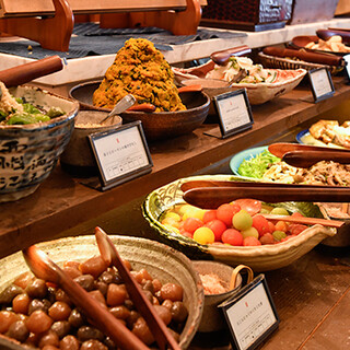 We offer a colorful selection of fresh vegetables and seasonal Side Dishes from Hadano.