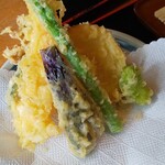くいものや ラ・ネージュ - 天ざるそばの天ぷら６種(R1.8.29撮影)