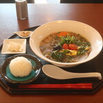 げんき村食堂 養生カフェ コトハ - 野草「げんき茶」の茶龍麺 Aセット