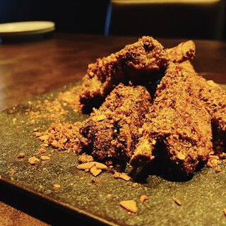 自慢の新作！一度食べたらやみつき【仔羊の毛沢東スペアリブ】