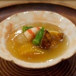 Shuuseki - 夏野菜の炊き合わせ餡掛け　トウガン、坊ちゃんカボチャ、賀茂茄子素揚げ、ミニオクラ、天然車エビに吉野葛を使った餡