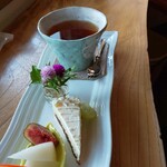 遊の丘 - 十割蕎麦、箸休め付のプチデザートと紅茶(R1.10.5撮影)