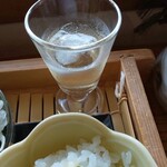 遊の丘 - 十割蕎麦、箸休め付の食前梅ジュース(R1.10.5撮影)