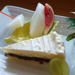 遊の丘 - 十割蕎麦、箸休め付のプチデザート(手作りケーキ、いちじく、梨、マスカット)(R1.10.5撮影)