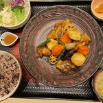 大戸屋 - すけそう鱈と野菜の黒酢あん定食　990円