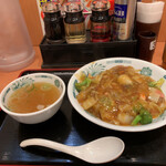 Hidakaya - 野菜のピースは小ぶりながら餡が美味い。ブロッコリーや小エビ、うずらの卵も入ってて基本は抑えてマス。スープも単調な醤油あじゃ無くてコクもある。