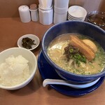 らーめん かばちや - らーめん￥850とサービスごはんと辛子高菜