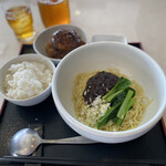 レストラン 冨 - ジャージャー麺ライスセット&日替り中華風ハンバーグ¥900