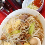 ラーメン二郎 - ラーメン半分＋ニンニク＋白ネギショウガ半分