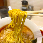 元祖敏々亭 びんびん - 濃いスープを持ち上げる細麺ストレート