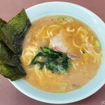 横浜らーめん 本牧家 - ラーメン中盛