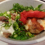 KITCHEN TSUNAGU - ＜＜５月のハンバーグ＞＞トマトと小葱のハンバーグ、ポートドエッグとアンチョビ・新じゃがのピュレ