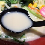 196261676 - 豚骨白湯スープ