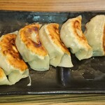 中華ダイニング たくみ - 自家製餃子（6個煎り）