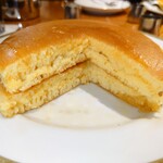 丸福珈琲店 - ホットケーキ断面やっ(ꐦ°᷄д°᷅)