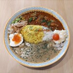 Spice Mash - 2種のあいがけカレー(和出汁チキンカレーとグリーンカレー)