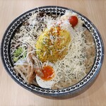 スパイス マッシュ - 2種のあいがけカレー(ブラウンマッシュキーマカレーとグリーンカレー)ご飯大盛り&チーズトッピング